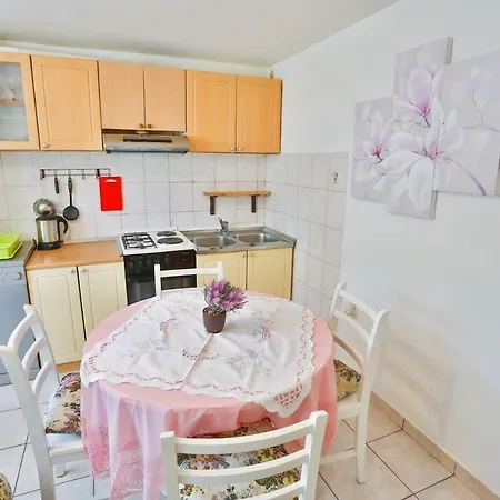 Apartman Dijana 아파트 *