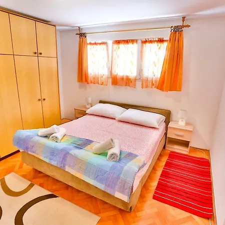 Apartment Apartman Dijana *